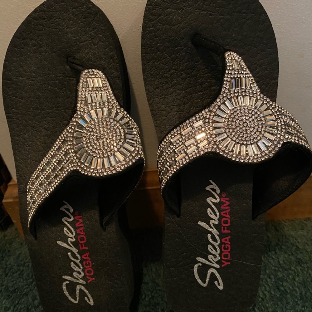 Sketchers Yoga Foam sandals